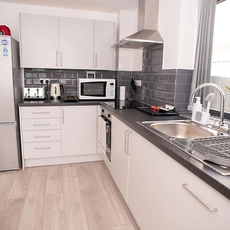 Maisy Lodge - Two Bed Lux Flat - Parking, Netflix, Wifi - Close To Blenheim Palace & Oxford - F2 Kidlington Exterior photo